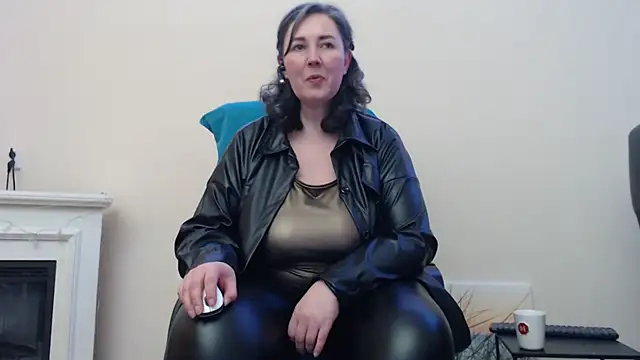 MilfGina online show from 4, 3, 2025