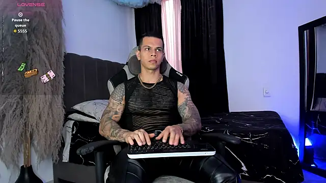 Snapshot of Aron_Dark chatting on 1, 7, 2026 Aron Dark online show from 1, 7, 2026