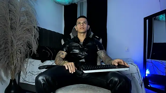 Snapshot of Aron_Dark chatting on 18, 7, 2026 Aron Dark online show from 18, 7, 2026