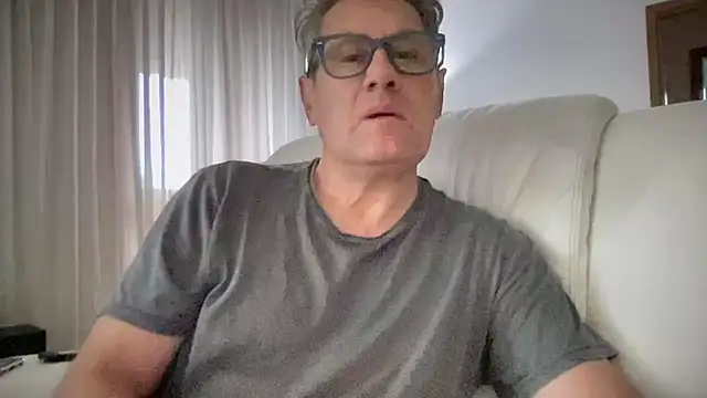 Snapshot of Britmi chatting on 2, 11, 2025 Britmi online show from 2, 11, 2025