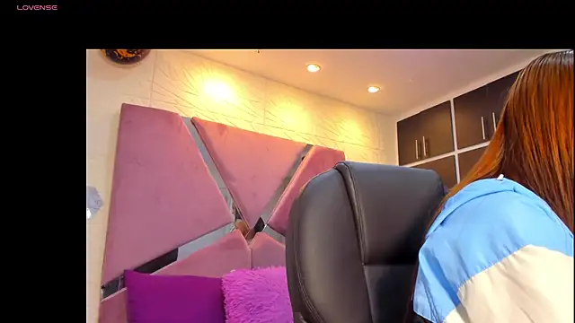 Charlotte Ice1 online show from 28, 10, 2025