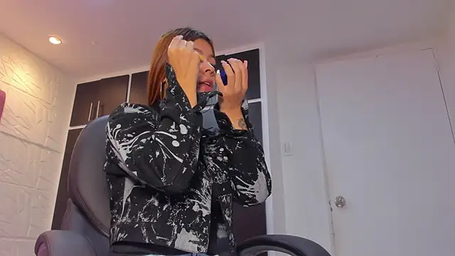 Charlotte Ice1 online show from 25, 11, 2025