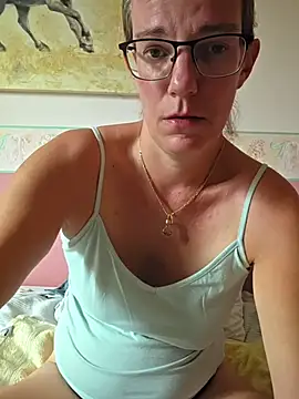 Snapshot of SpiceLea chatting on 16, 7, 2026 SpiceLea online show from 16, 7, 2026