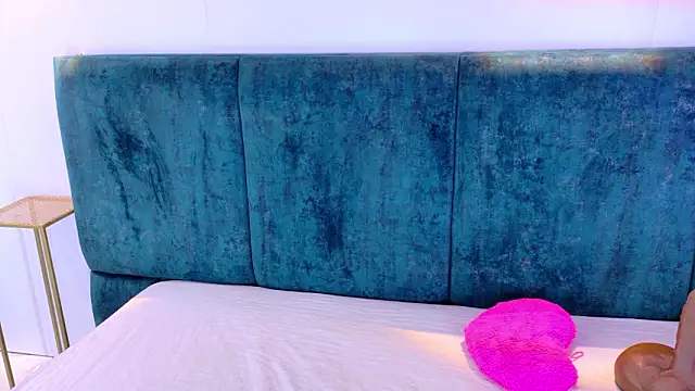 AgathaLynx online show from 1, 2, 2026