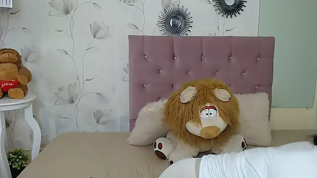 Snapshot of ariel_milk chatting on 17, 2, 2025 ariel milk online show from 17, 2, 2025