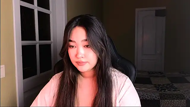 Snapshot of Erica_Wayne chatting on 4, 2, 2025 Erica Wayne online show from 4, 2, 2025