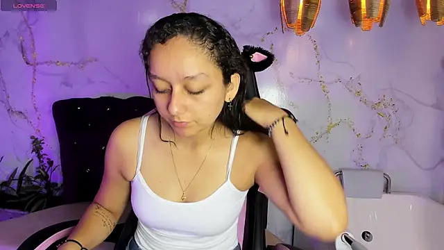Snapshot of katy_sweet19 chatting on 6, 6, 2026 katy sweet19 online show from 6, 6, 2026