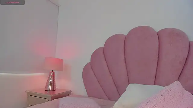 Snapshot of Nicole_Paradise chatting on 20, 1, 2025 Nicole Paradise online show from 20, 1, 2025