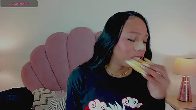 Snapshot of Nicole_Paradise chatting on 3, 10, 2025 Nicole Paradise online show from 3, 10, 2025