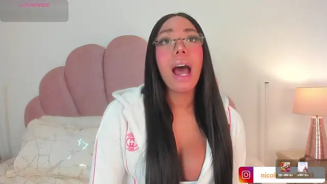 Nicole Paradise online show from 3, 8, 2026