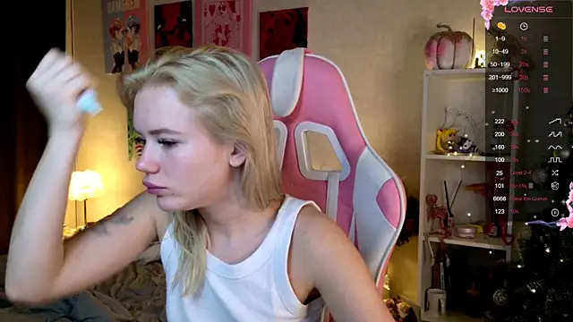 Snapshot of LexieLoree chatting on 2, 12, 2024 LexieLoree online show from 2, 12, 2024