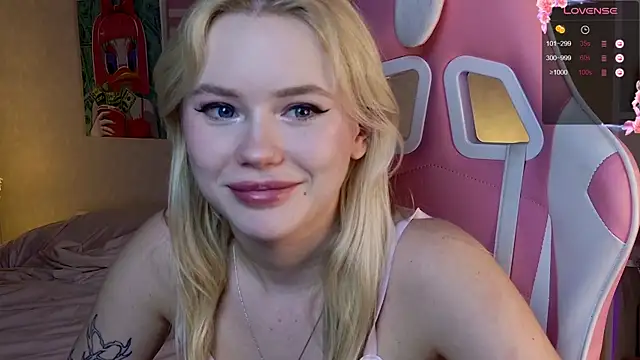 Snapshot of LexieLoree chatting on 1, 2, 2025 LexieLoree online show from 1, 2, 2025