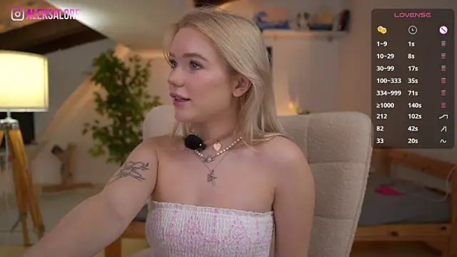 Snapshot of LexieLoree chatting on 17, 1, 2026 LexieLoree online show from 17, 1, 2026