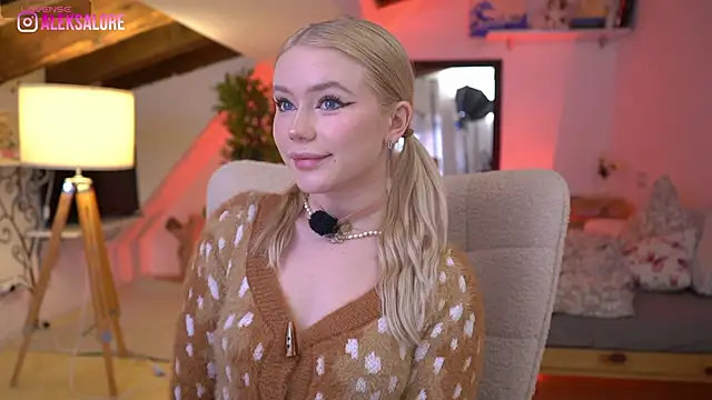 Snapshot of LexieLoree chatting on 9, 2, 2026 LexieLoree online show from 9, 2, 2026