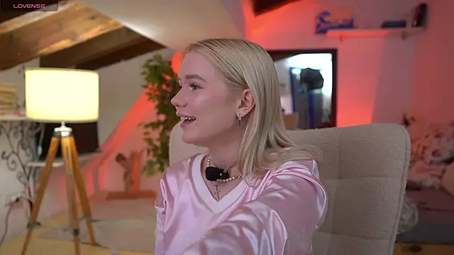 Snapshot of LexieLoree chatting on 13, 2, 2026 LexieLoree online show from 13, 2, 2026