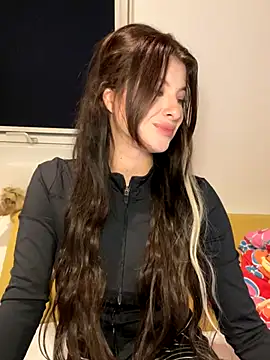 Mia-Minou online show from 2, 11, 2025