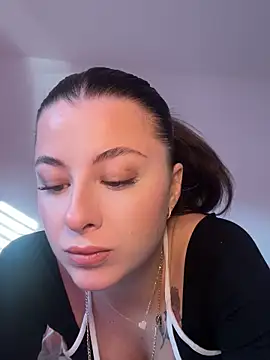 Mia-Minou online show from 17, 12, 2025