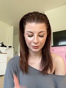 Mia-Minou online show from 2, 4, 2026