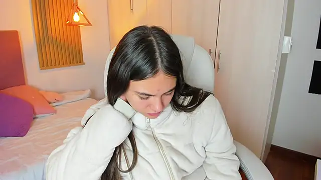 mia nevaeh online show from 12, 3, 2025