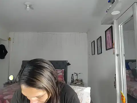 Snapshot of Corina_hot chatting on 4, 10, 2025 Corina hot online show from 4, 10, 2025