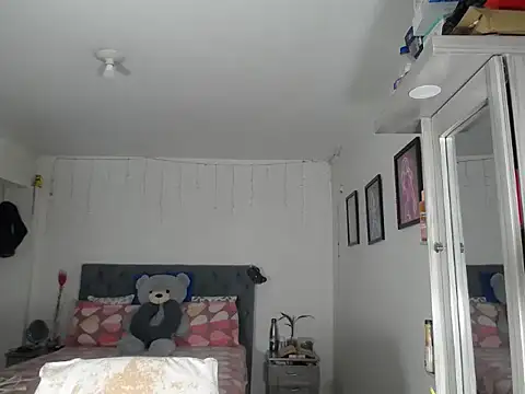 Snapshot of Corina_hot chatting on 9, 10, 2025 Corina hot online show from 9, 10, 2025