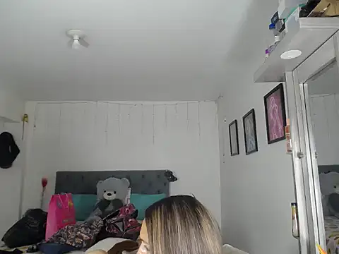 Snapshot of Corina_hot chatting on 11, 10, 2025 Corina hot online show from 11, 10, 2025