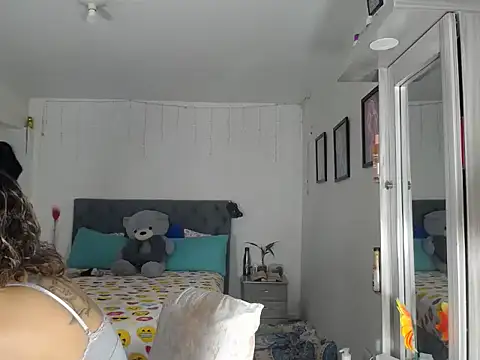 Snapshot of Corina_hot chatting on 15, 10, 2025 Corina hot online show from 15, 10, 2025