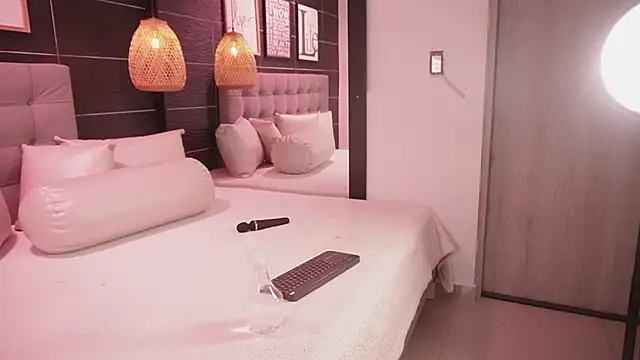 Bella TS  online show from 16, 12, 2025