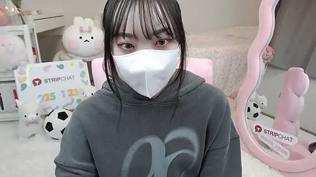 momo room online show from 23, 1, 2025