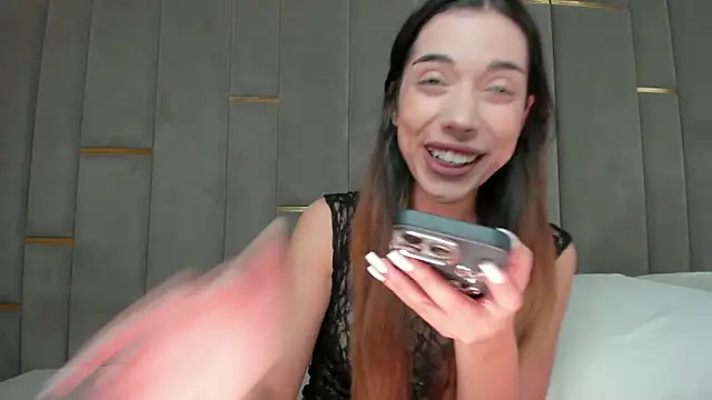 Snapshot of eva_lim chatting on 4, 6, 2026 eva lim online show from 4, 6, 2026
