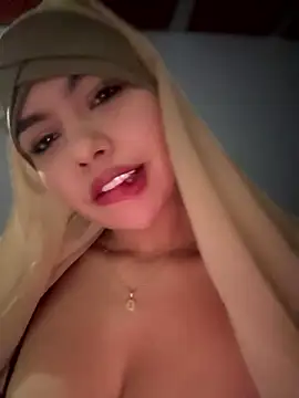 lalilamassu1 online show from 15, 1, 2026