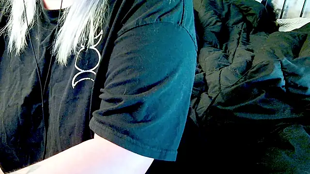 Snapshot of doomednympho chatting on 26, 10, 2025 doomednympho online show from 26, 10, 2025