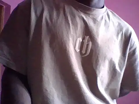 Snapshot of Tonedom chatting on 8, 10, 2025 Tonedom online show from 8, 10, 2025