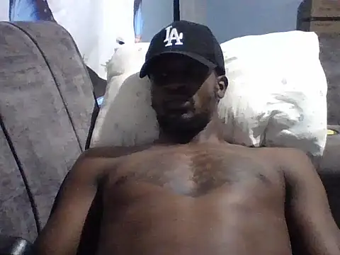 Snapshot of Tonedom chatting on 14, 10, 2025 Tonedom online show from 14, 10, 2025