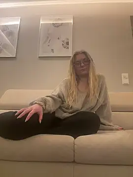 Curvyloveandhim online show from 25, 7, 2026