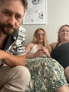 Curvyloveandhim online show from 30, 7, 2026