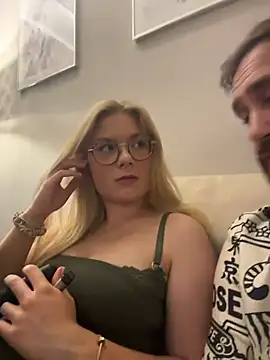 Curvyloveandhim online show from 5, 8, 2026