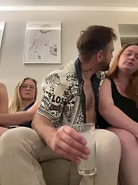 Curvyloveandhim online show from 7, 8, 2026