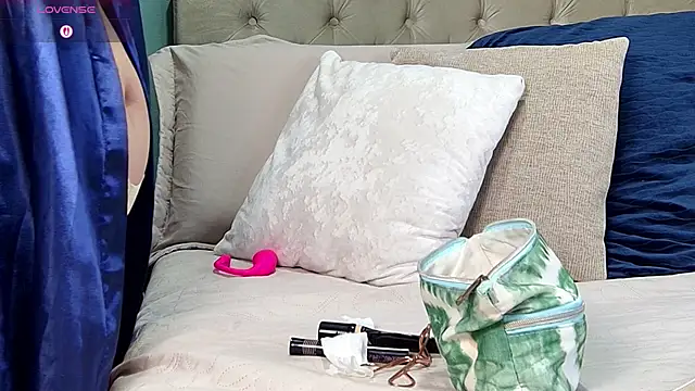 yanella fire online show from 25, 10, 2025