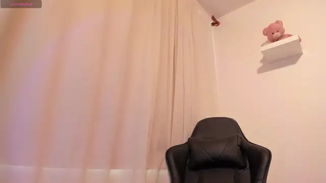 Snapshot of I_am_tori chatting on 27, 12, 2024 I am tori online show from 27, 12, 2024