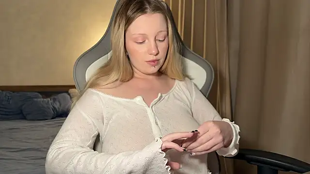 Snapshot of x_ivy_x chatting on 15, 9, 2025 x ivy x online show from 15, 9, 2025