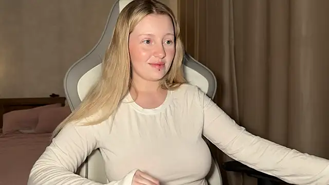 Snapshot of x_ivy_x chatting on 24, 10, 2025 x ivy x online show from 24, 10, 2025