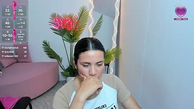 Snapshot of Chiara_tay chatting on 14, 1, 2025 Chiara tay online show from 14, 1, 2025