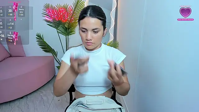 Snapshot of Chiara_tay chatting on 15, 1, 2025 Chiara tay online show from 15, 1, 2025