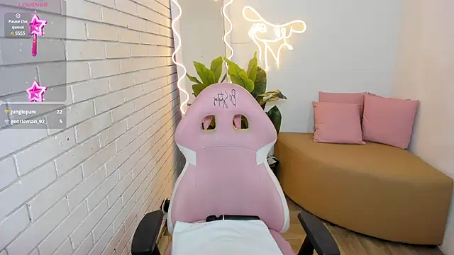 Snapshot of Chiara_tay chatting on 15, 2, 2025 Chiara tay online show from 15, 2, 2025