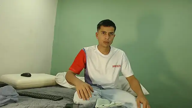 Snapshot of danielitopapuu chatting on 5, 2, 2026 danielitopapuu online show from 5, 2, 2026