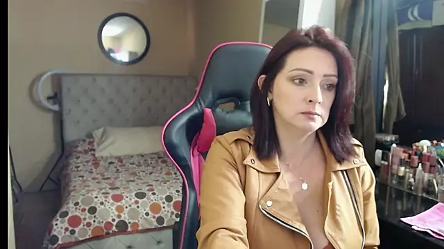 Carol Scottt online show from 31, 10, 2025