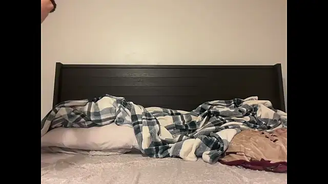 Snapshot of QueenLolaX chatting on 8, 10, 2025 QueenLolaX online show from 8, 10, 2025