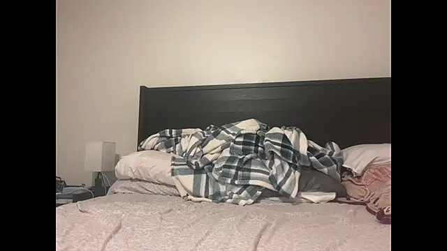 Snapshot of QueenLolaX chatting on 17, 10, 2025 QueenLolaX online show from 17, 10, 2025