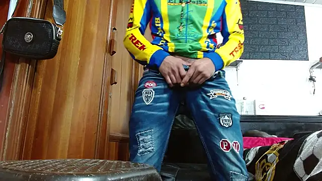 Snapshot of GeorgeZarrate chatting on 14, 10, 2025 GeorgeZarrate online show from 14, 10, 2025